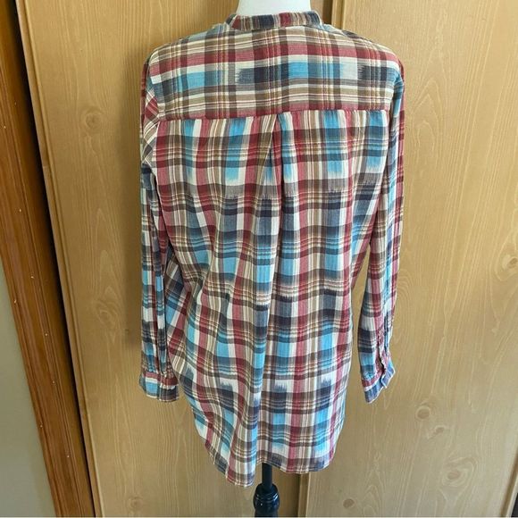 Trovata Birds of Paradis • Colour Plaid Hidden Placket Henley Blouse - Picture 8 of 12